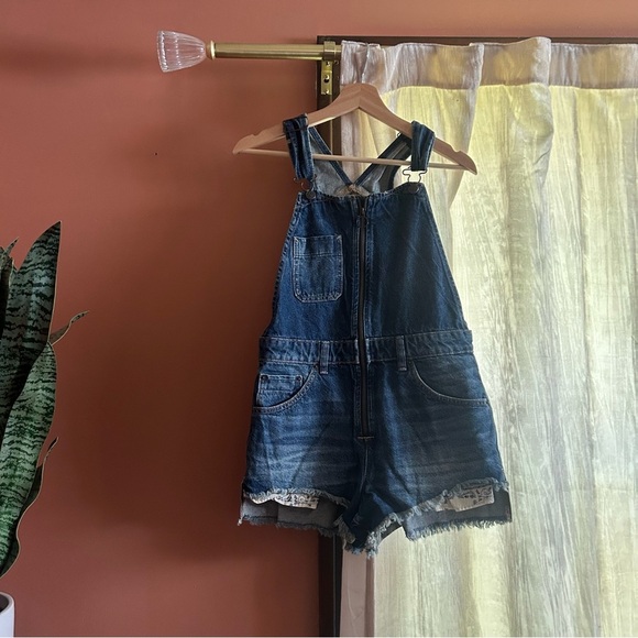 Free People Sunkissed Denim Short Overalls Zip Front Jean Shortalls NEW Size 4 - Picture 2 of 11